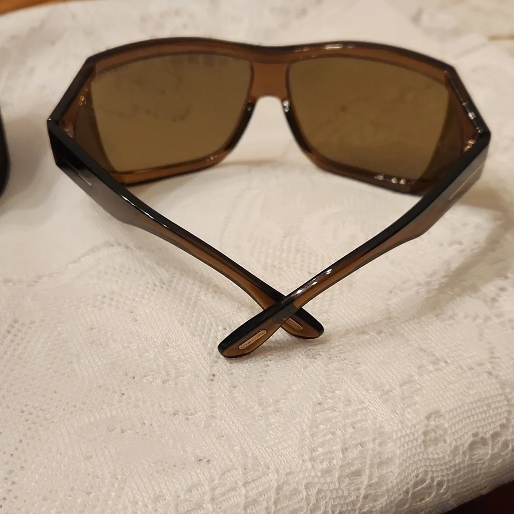 Tom Ford Sunglasses,  pre-owned, No scratches,  case And cloth - Picture 3 of 8